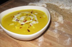 cremet karrysuppe med blomkålsris